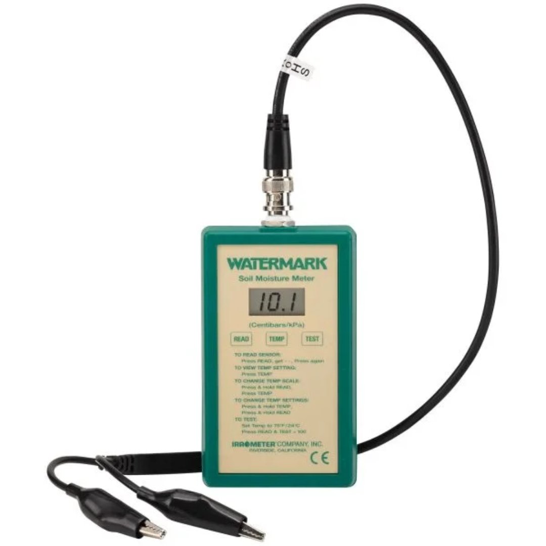 Sensor de humedad del suelo WATERMARK 200SS con medidor digital IRROMETER para medir la tensión del agua del suelo en centibares o kPa.